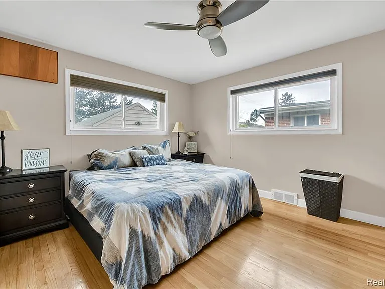 10070 Buckingham Ave — Photo 16