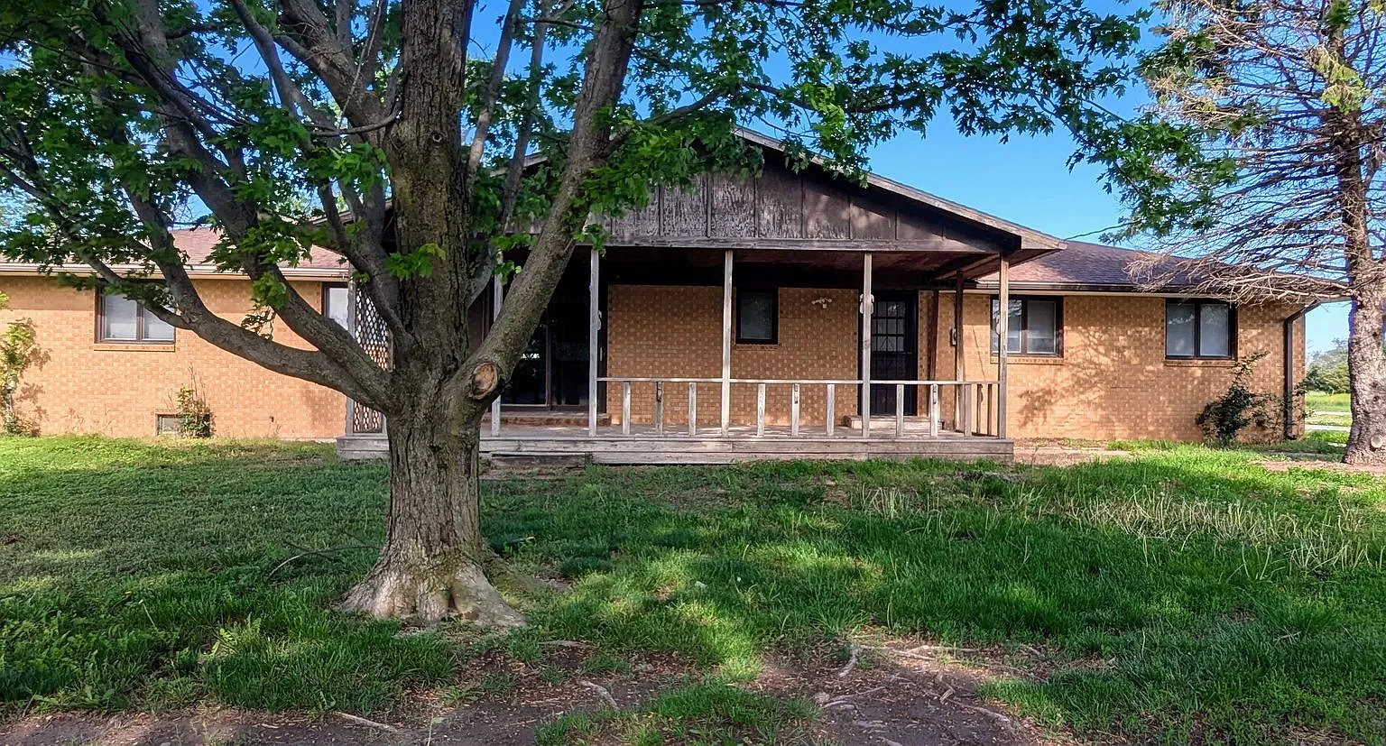 Spacious 3-Bedroom, 2-Bathroom Home — Photo 1