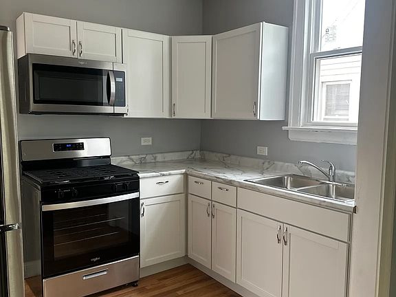 3rd image of 2422 N Kilbourn Ave #1