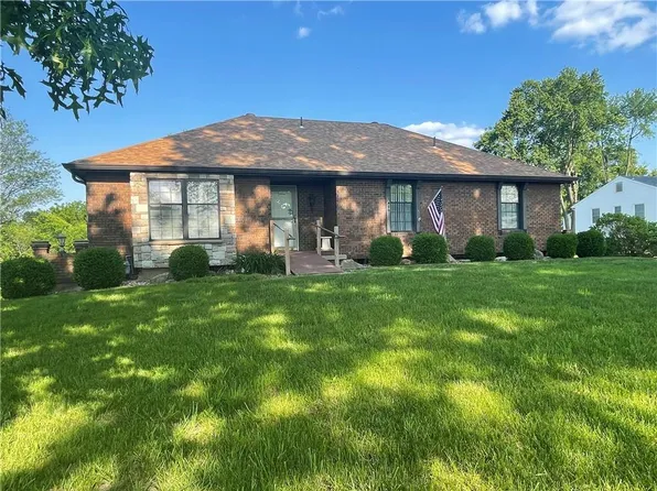817 Dickinson Rd, Independence, MO 64050
