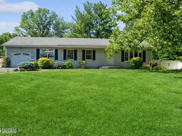 27 Whitehall Way, Manalapan, NJ 07726