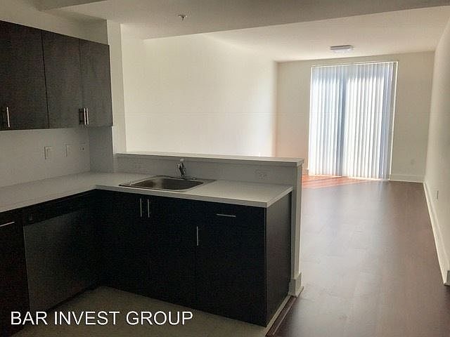 2nd image of 401 SW 17th Ave APT 606