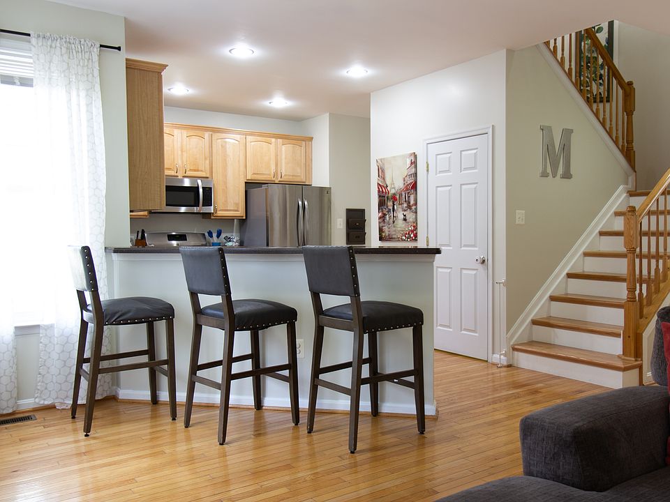 2nd image of 4637 Sheffield Cir