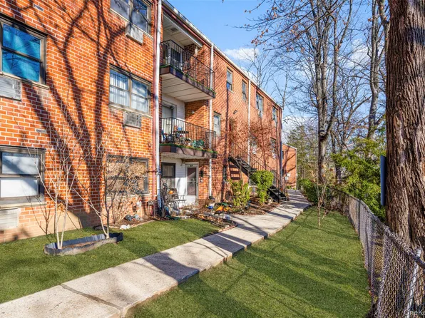 55 Fieldstone Dr, Hartsdale, NY