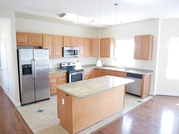 3rd image of 841 Whitelock St APT 4