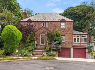1 Catalpa Ln, Valley Stream, NY 11581