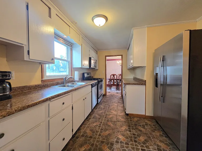336 E Orchard St — Photo 6