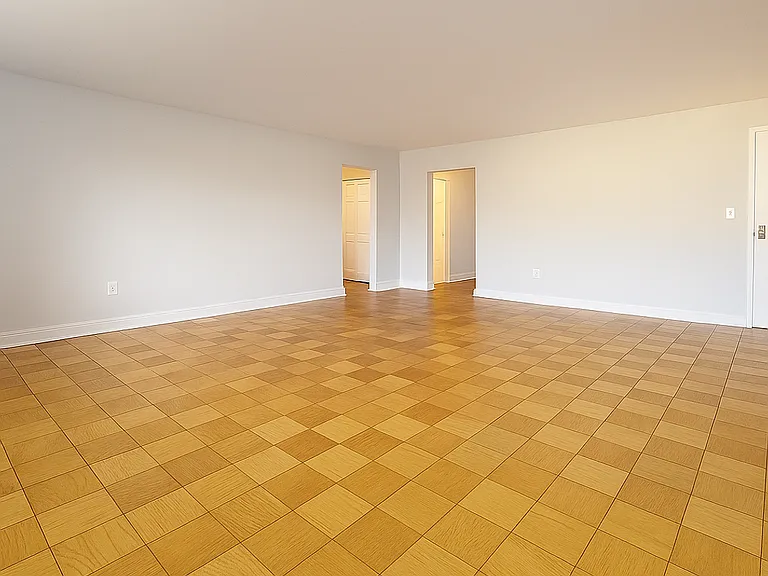 25 Washington Ave — Photo 28