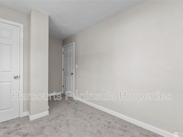2821 NE Center St #5