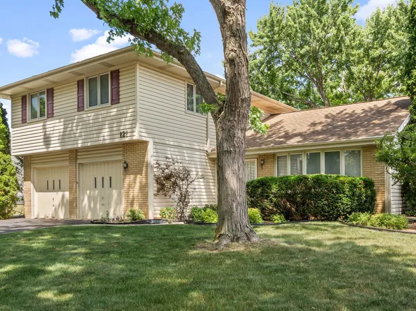 121 S Staffire Dr, Schaumburg, IL 60193