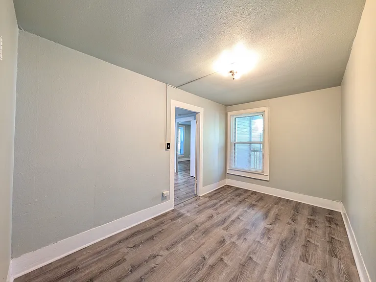 433 SW 5th St — Photo 15