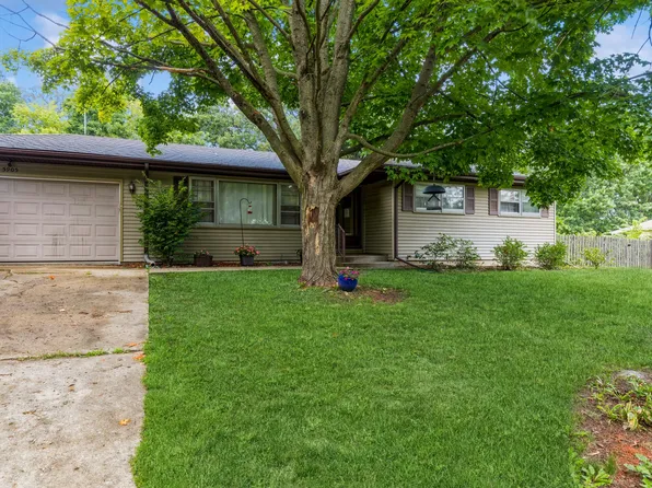 5905 Bunny Ave, McHenry, IL 60051