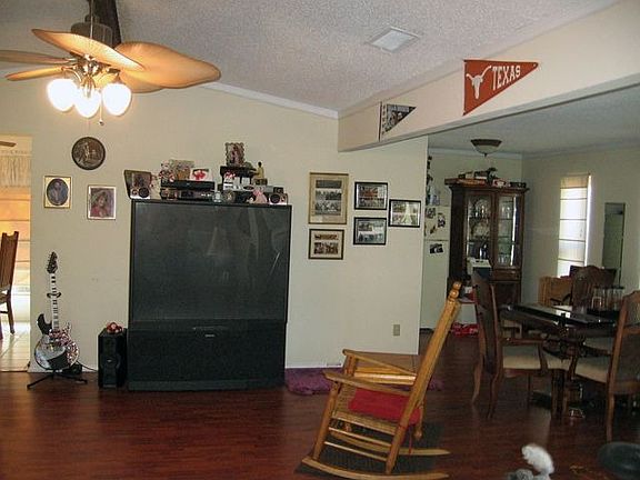 3rd image of 1422 Melrose St