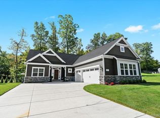 9075 Fielding Dr, Brighton, MI 48116