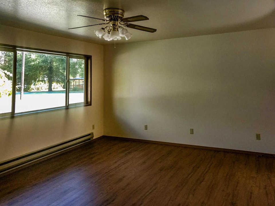 2nd image of 415 W 10th Ave