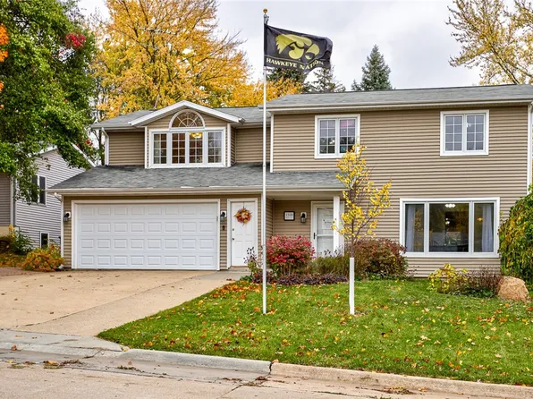 1318 N Prairie St, Pella, IA 50219