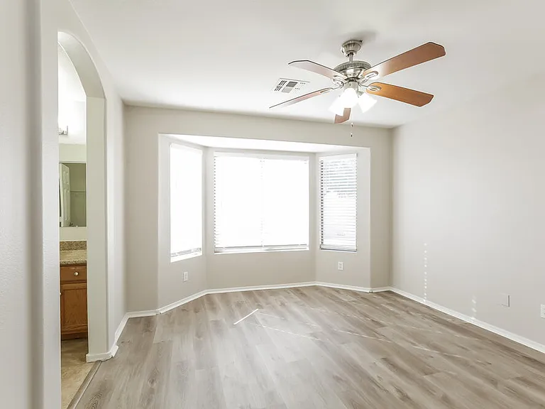 3702 S 62nd Ave — Photo 11