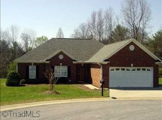 100 Meadows Edge Rd, Clemmons, NC 27012