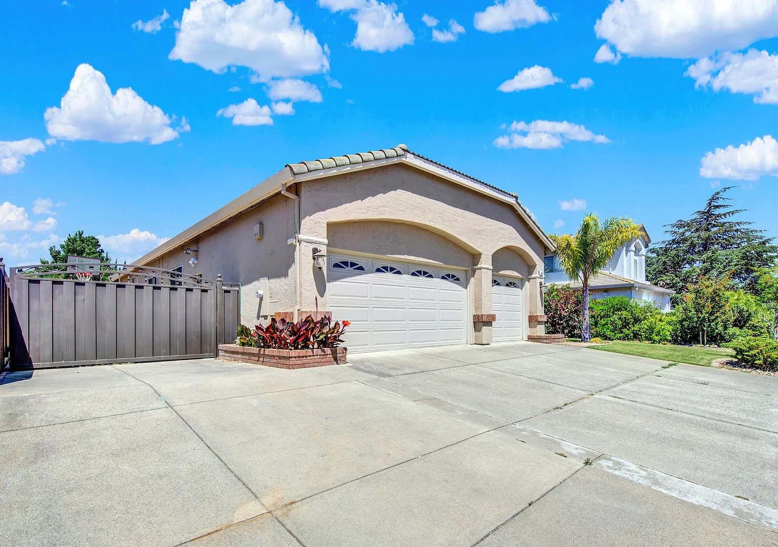 Upgrades galore in this beautiful home! — Photo 3