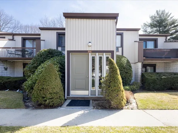 79 Richmond Boulevard #2A, Ronkonkoma, NY 11779