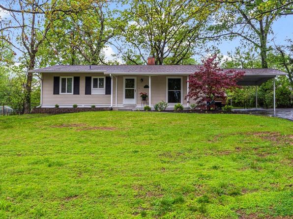 930 Crestland Dr, Ballwin, MO 63011