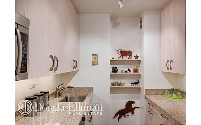 Rented by Douglas Elliman | media 22