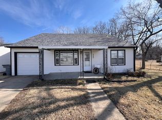 520 Sunnyslope St, Emporia, KS 66801