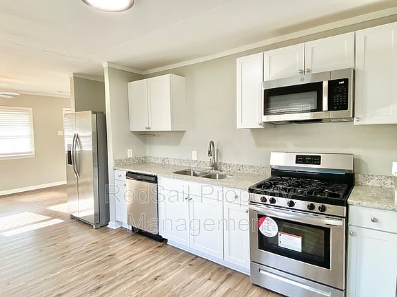 4th image of 1435 Woodcrest Dr