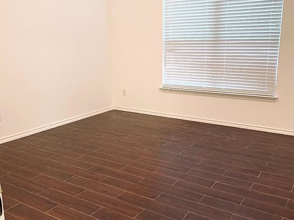 5th image of 304 Valona Loop