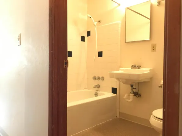 951 SW Church St #3, Dallas, OR 97338