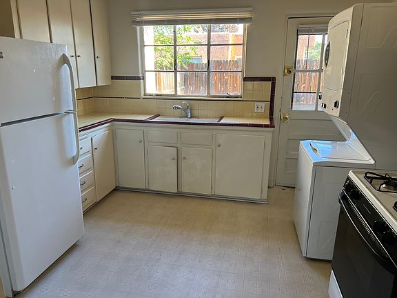 3rd image of 204 Madison St NE APT C