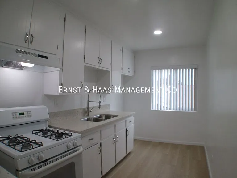 1615 Rose Ave #8 — Photo 4