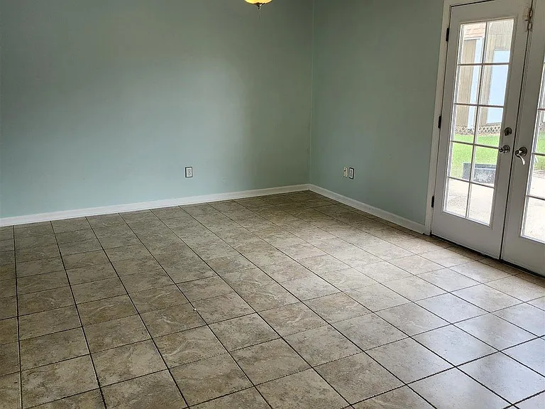 7970 La Nain Dr — Photo 2