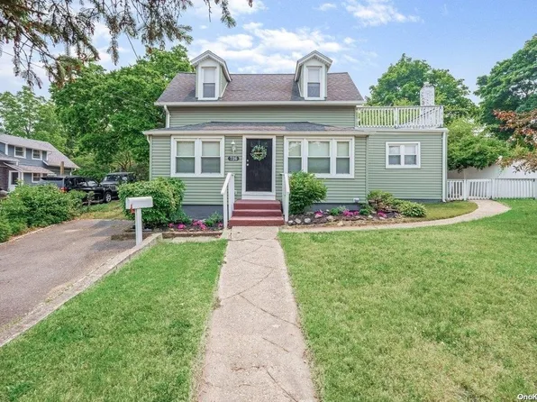 726 Foxhurst Road, Baldwin, NY 11510