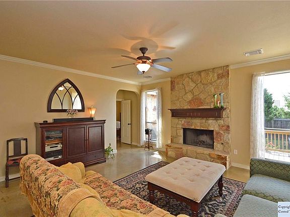 3rd image of 19 Sprucewood Dr