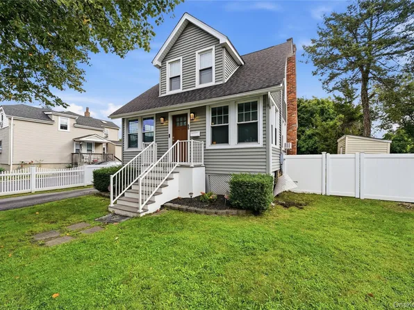 55 Cooper St, Babylon, NY 11702