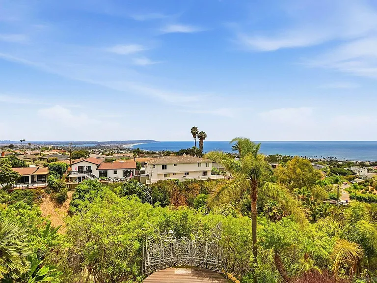 1011 Avenida Amantea — Photo 59