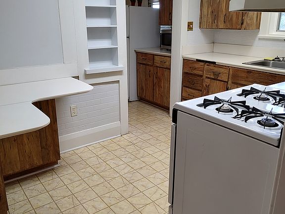 3rd image of 1641 Lakeview Dr #B