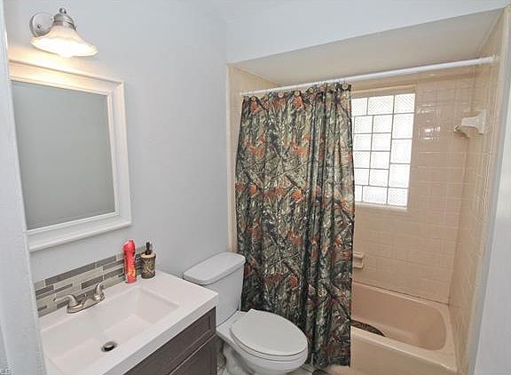 3rd image of 283 Byron Ave