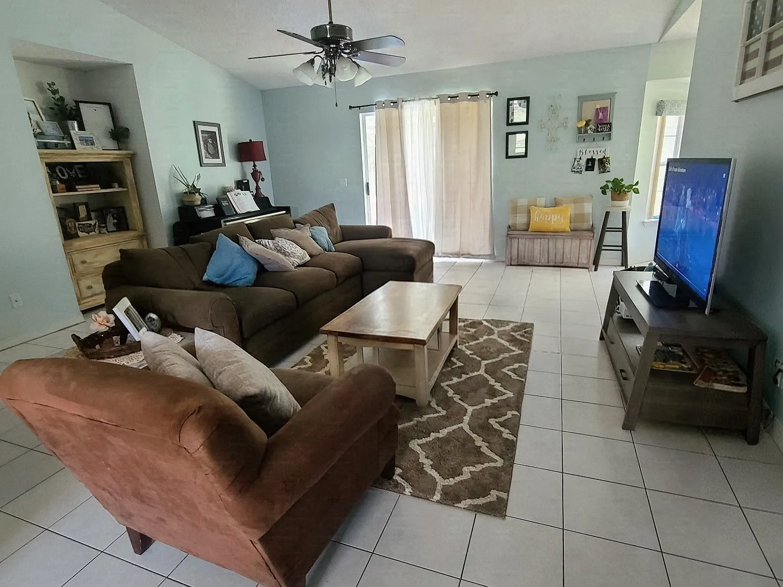 4 bed, 1926 sqft, $2,500 — Photo 1