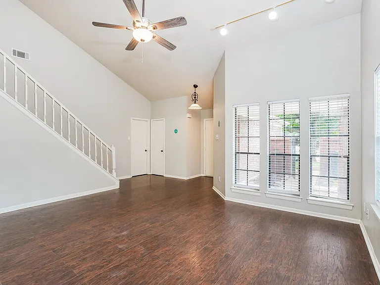 7715 Springville Dr — Photo 6