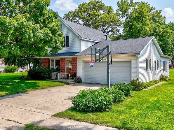 120 Oak St, Seneca, IL 61360