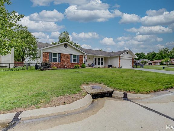 3rd image of 602 Settlers Cir