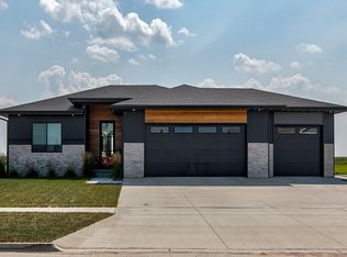 318 Cedar Dr, Gilbert, IA 50105