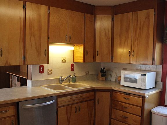 5th image of 658 N 9th St