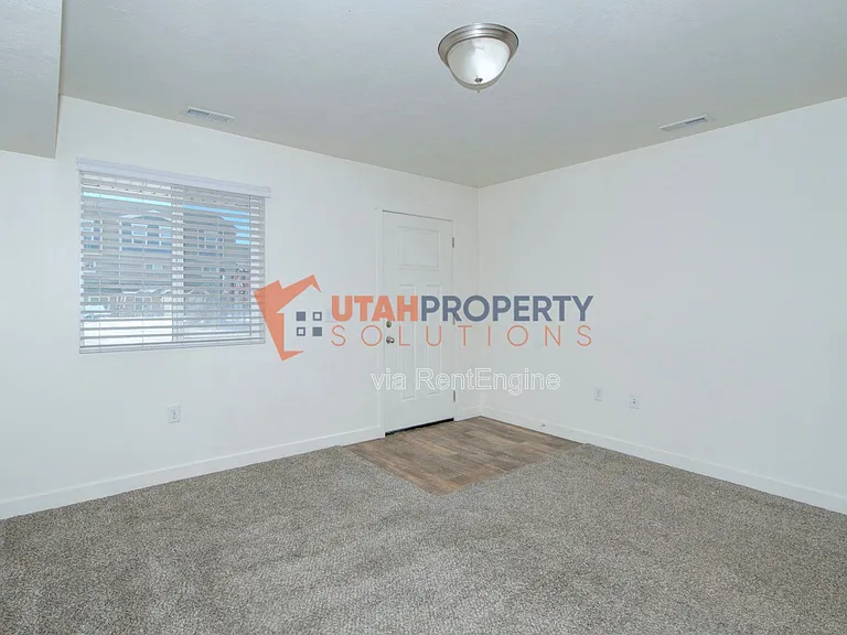 8172 N Broken Spoke Ln — Photo 3