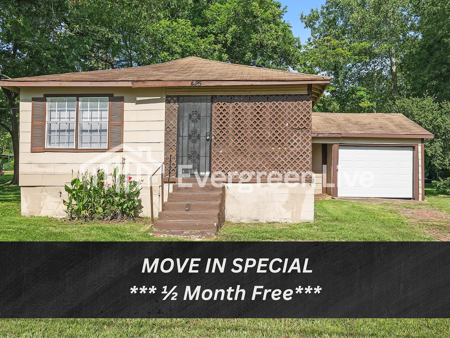 3 bed, 1.5 bath, 1391 sqft, $1,295 — Photo 1