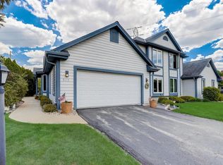915 Bay View Cir, Mukwonago, WI 53149
