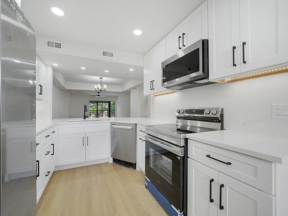 5th image of 23345 Carolwood Lane #406