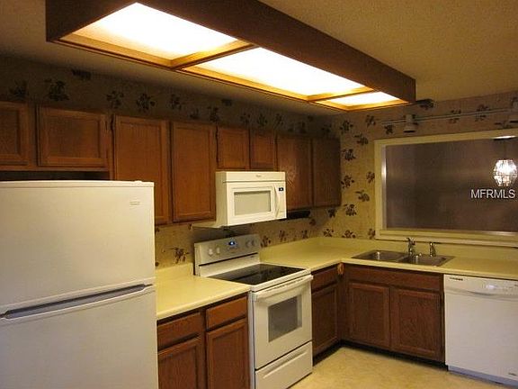 5th image of 3101 Valley Oaks Dr